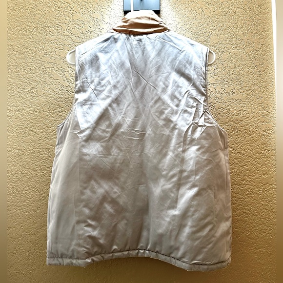 Hem & Thread Reversible Color Block Puffer Vest - Picture 11 of 15